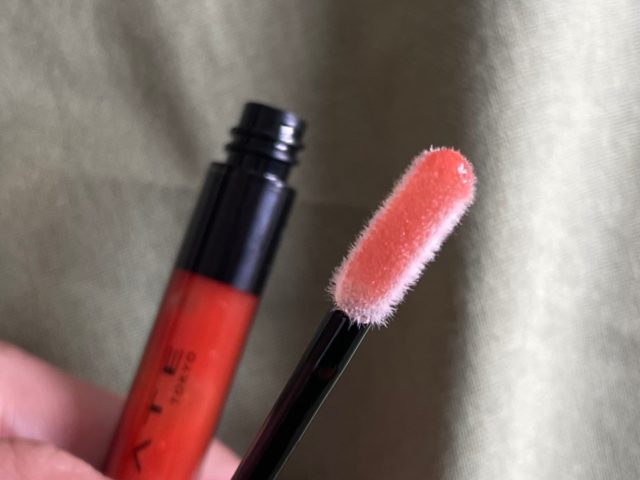 ケイト ラウンドオーバーリップメイカーの写真