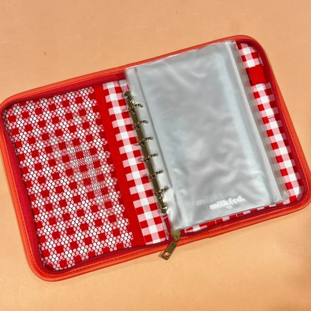 ポーチを開いた状態