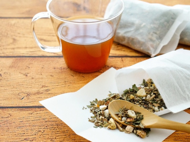 漢方薬の粉末と健康茶