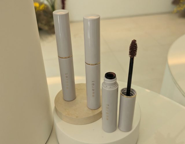 トーン アイブロウ ニュアンス カラーの写真