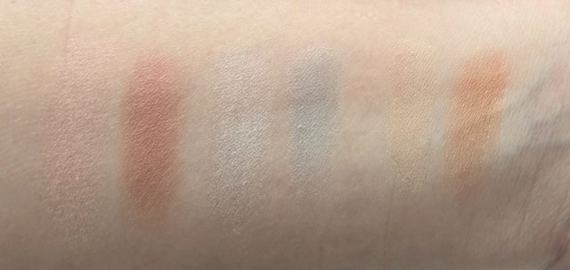 トーン ペタル フロート アイシャドウの写真