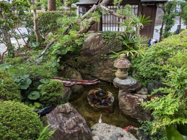 お亀堂古民家カフェの日本庭園