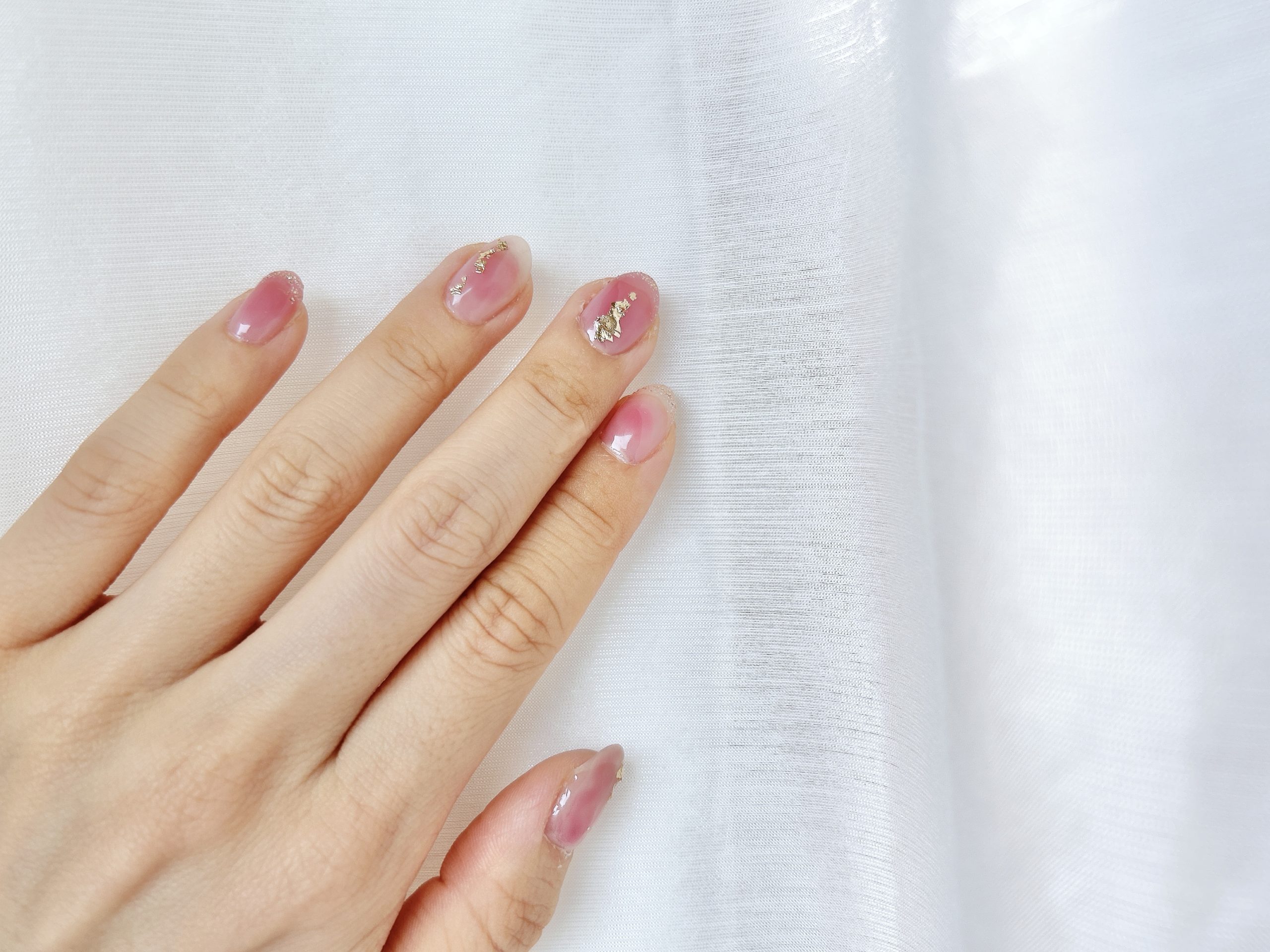 ネイルの完成した左手写真